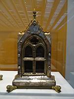 Paire de reliquaires (Nord de la France, v1275, Argent dore, cuivre dore, grave et cisele sur ame de bois)(1)
